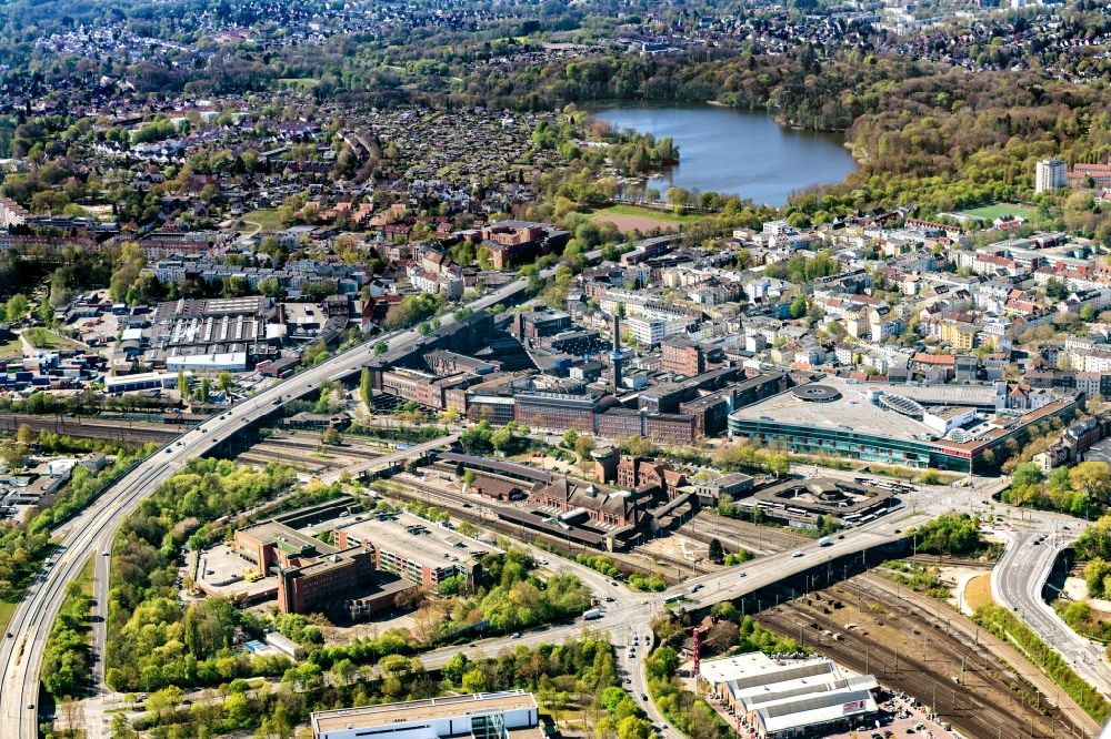 Aerial photograph Hamburg - Station building and track systems of the S-Bahn station Hamburg-Harburg with the shopping mall Phoenix-Center Hamburg and the building of the Deutsche Post in the district Harburg in Hamburg, Germany