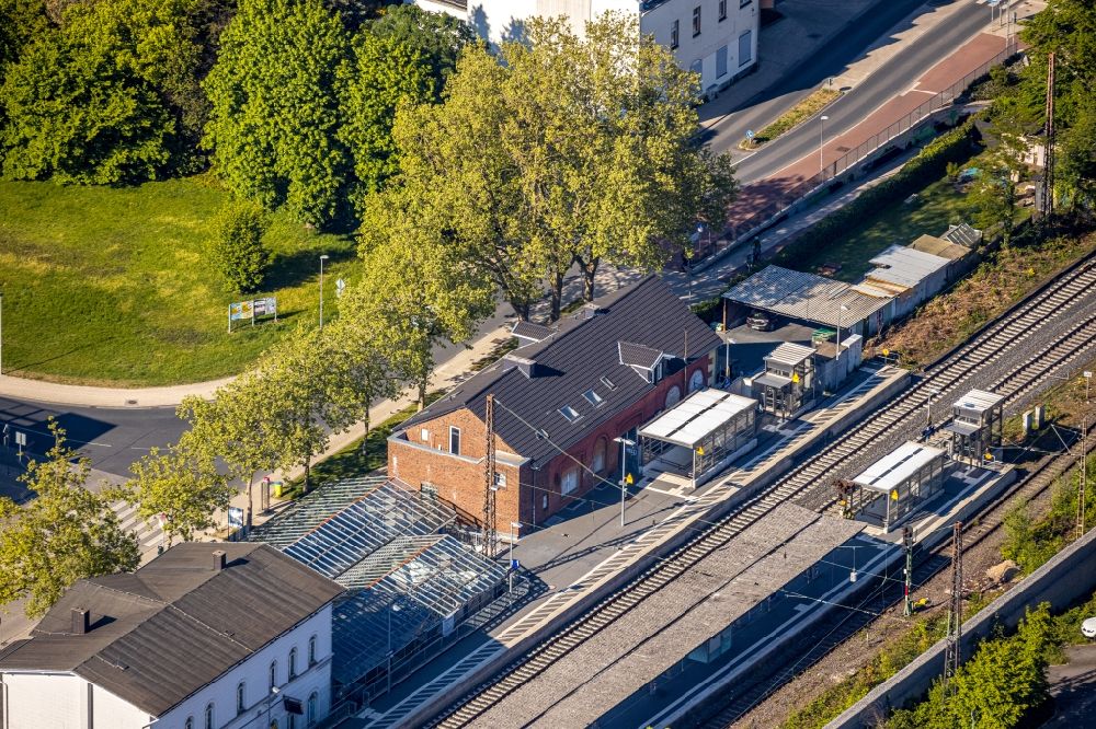 Aerial photograph Kamen - Station building and track systems of the S-Bahn station Kamen in Kamen in the state North Rhine-Westphalia, Germany