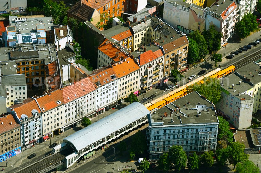 Aerial photograph Berlin - Station building and track systems of Metro subway station Goerlitzer Bahnhof on street Skalitzer Strasse in the district Kreuzberg in Berlin, Germany