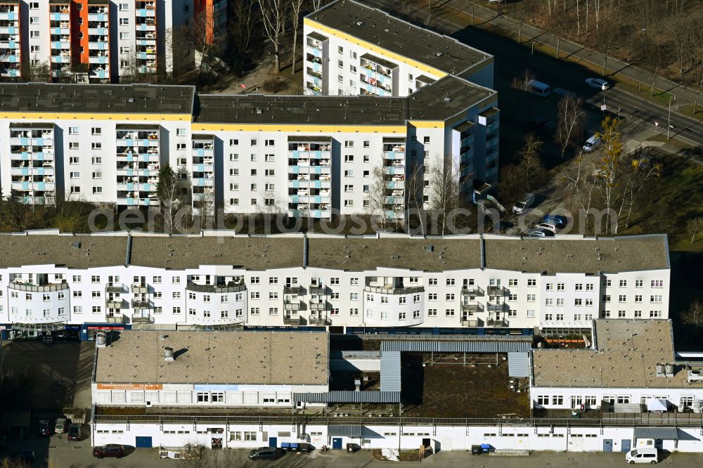 Aerial photograph Berlin - Balconies and windows Facade of the high-rise residential development on street Ahrensfelder Chaussee in the district Marzahn in Berlin, Germany