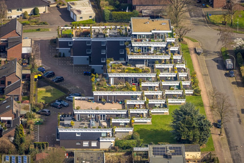 Schermbeck from the bird's eye view: Balconies and windows Facade of the high-rise residential development on street Im Trog in Schermbeck in the state North Rhine-Westphalia, Germany