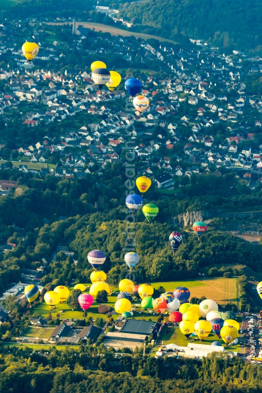 Aerial photograph Warstein - Hot air balloons at balloon festival Warsteiner Internationale Montgolfiade flying over the airspace in Warstein in the state North Rhine-Westphalia, Germany