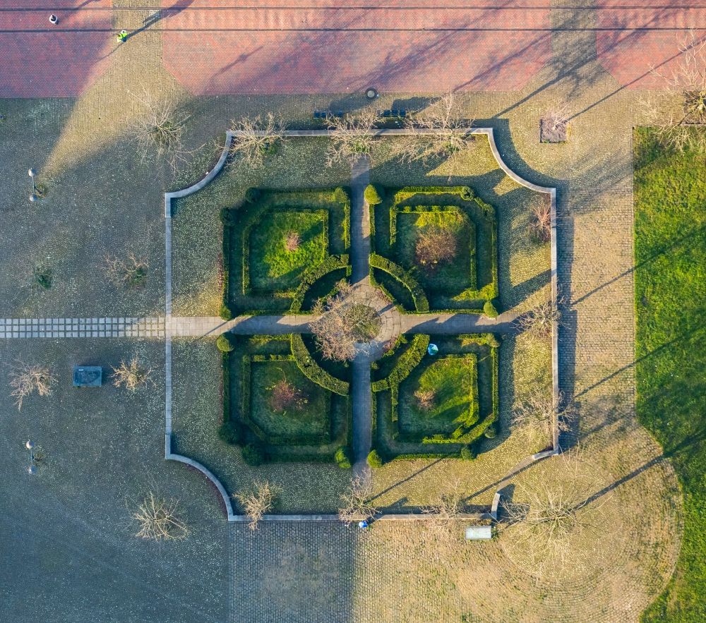 Duisburg from the bird's eye view: Baroque Garden on Johannes-Corputius Square in the inner harbour in Duisburg in the state of North Rhine-Westphalia
