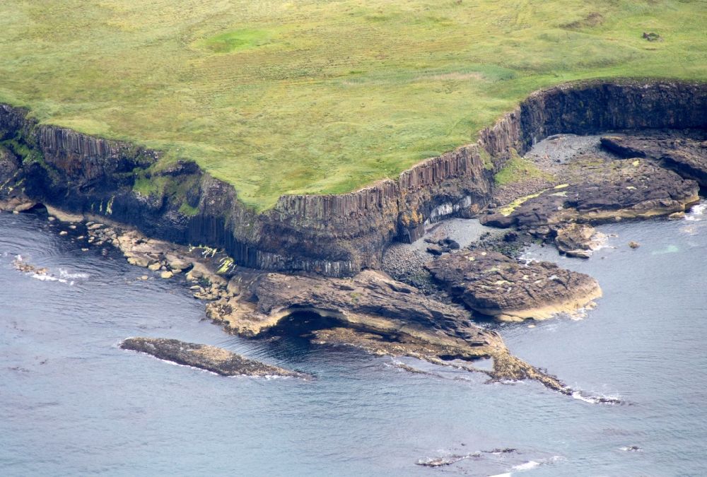 Staffa from the bird's eye view: Basalt Island Staffa with Fingal's Cave in the Atlantic Ocean in Scotland, United Kingdom