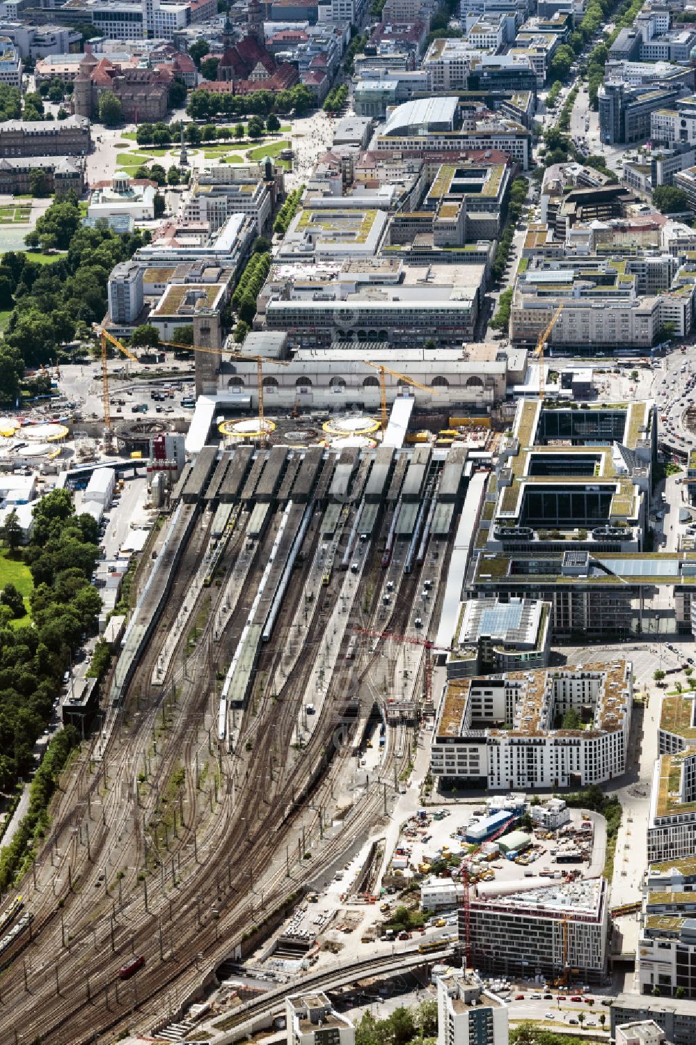 Stuttgart from the bird's eye view: Building of the main station of the railway and construction site for the development project Stuttgart 21 in the district Stadtzentrum in Stuttgart in the state of Baden-Wurttemberg
