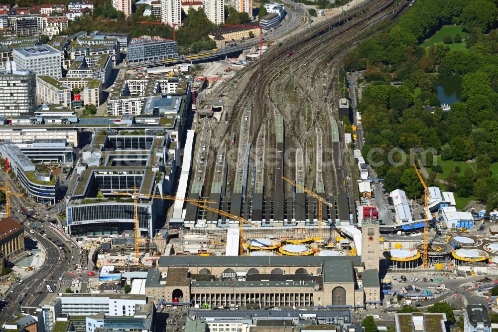 Aerial photograph Stuttgart - Building of the main station of the railway and construction site for the development project Stuttgart 21 in Stuttgart in the state of Baden-Wurttemberg