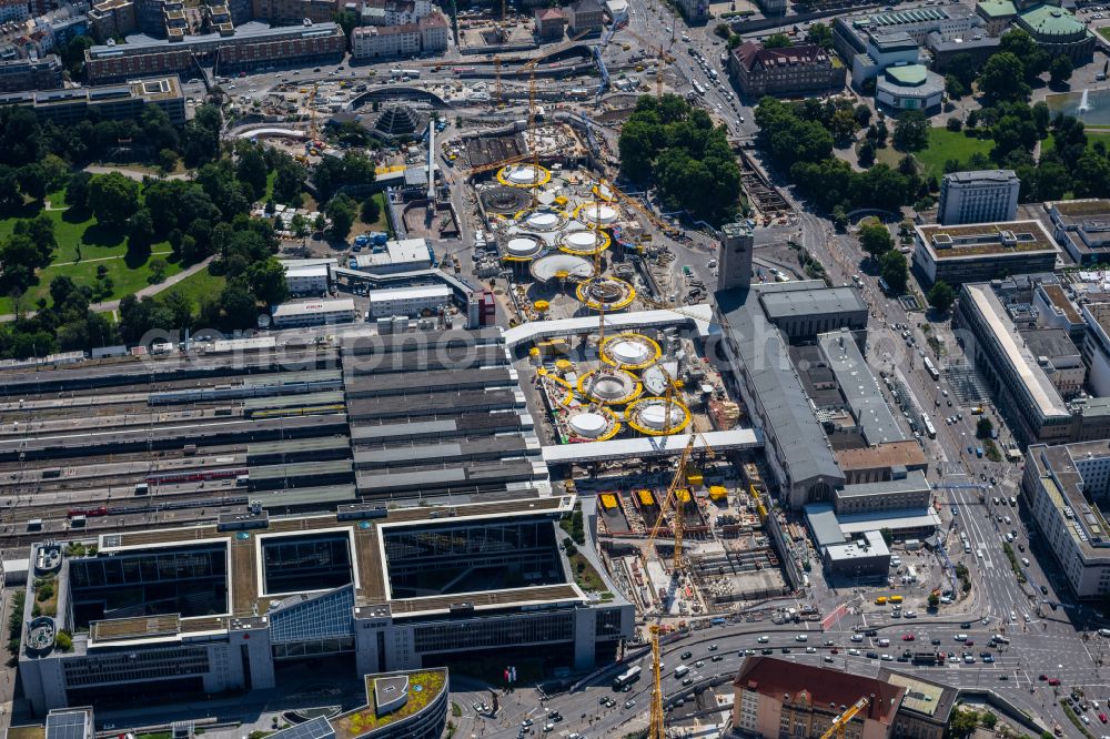 Aerial image Stuttgart - Building of the main station of the railway and construction site for the development project Stuttgart 21 on place Arnulf-Klett-Platz in the district Stadtzentrum in Stuttgart in the state of Baden-Wurttemberg
