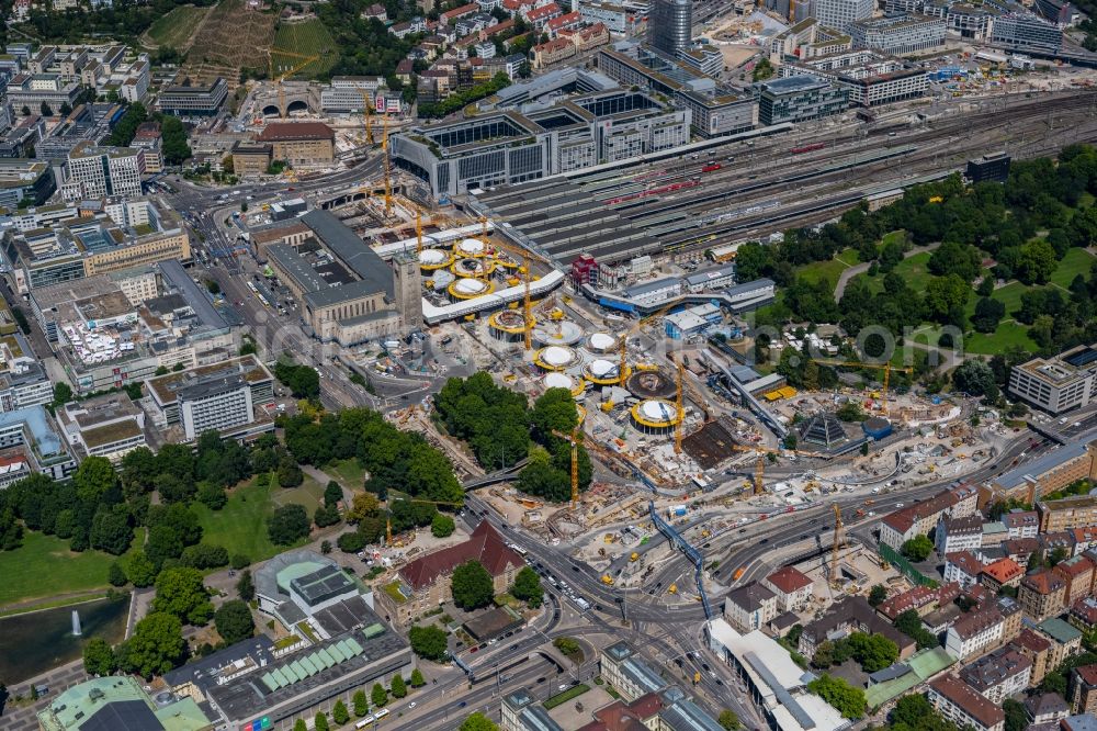 Aerial image Stuttgart - Building of the main station of the railway and construction site for the development project Stuttgart 21 in the district Stadtzentrum in Stuttgart in the state of Baden-Wurttemberg