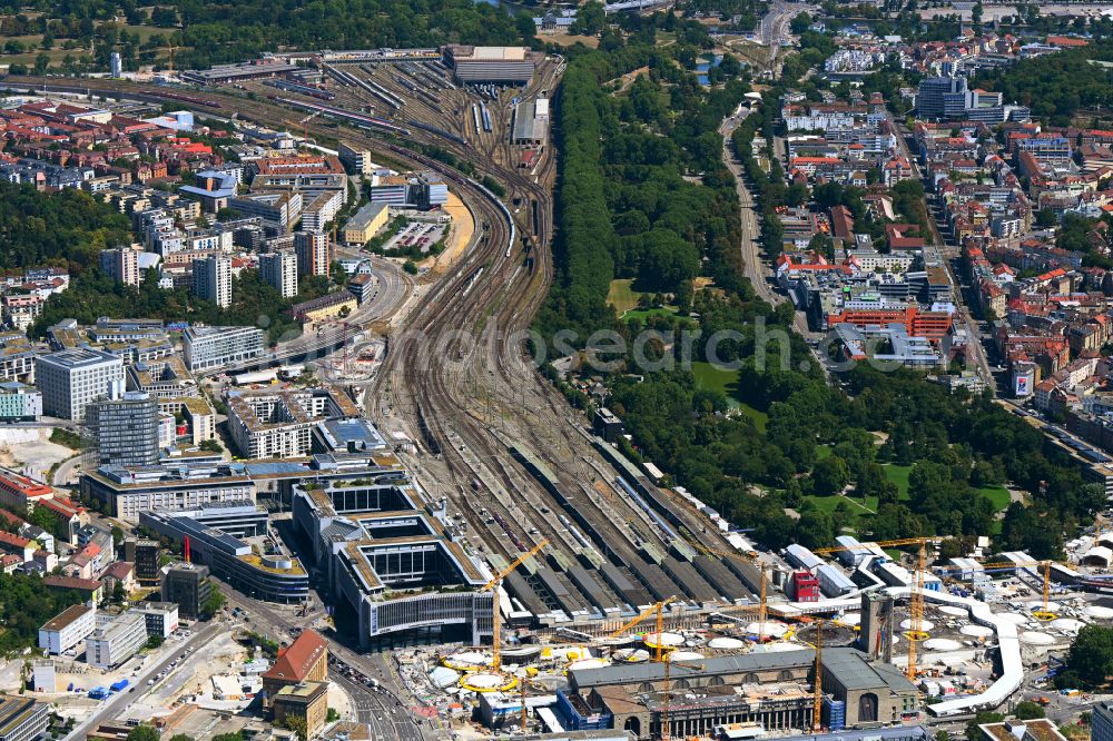 Stuttgart from the bird's eye view: Building of the main station of the railway and construction site for the development project Stuttgart 21 on place Arnulf-Klett-Platz in the district Stadtzentrum in Stuttgart in the state of Baden-Wurttemberg
