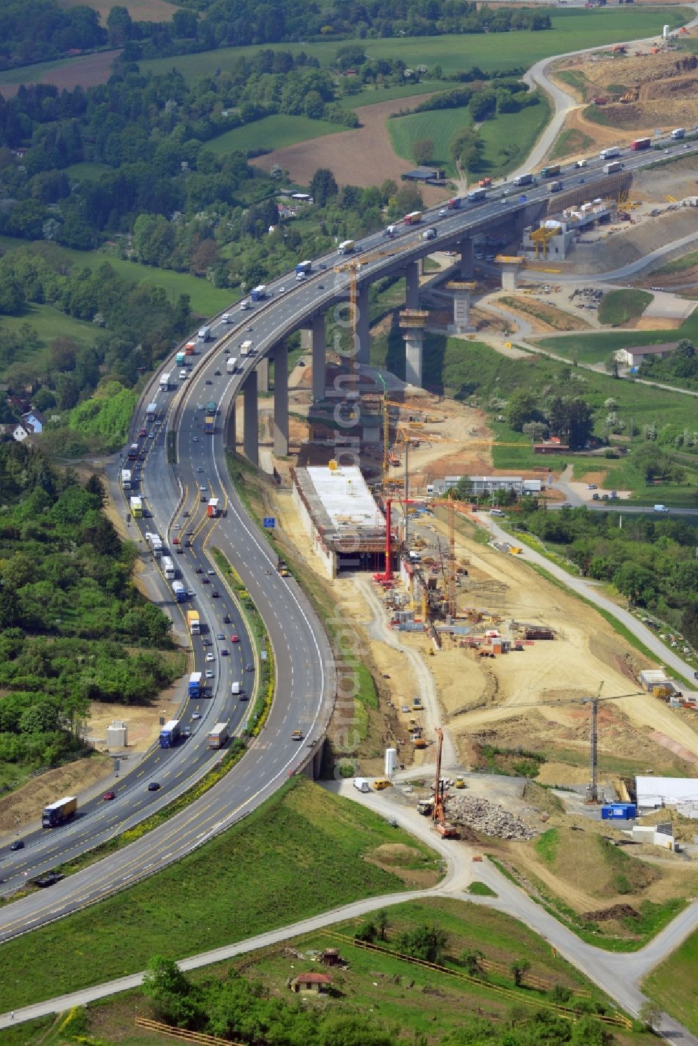 Würzburg from above - Construction work at the Heidingsfeld valley bridge of the federal motorway A3 in the South of Wuerzburg in the state of Bavaria. The bridge spans a valley between two hills. In 2014 it was completely rebuilt by the Arbeitsgemeinschaft Talbruecke Heidingsfeld consisting of Ed. Zueblin AG, Direktion Brueckenbau Bereich Sued Ost und Donges Steeltec