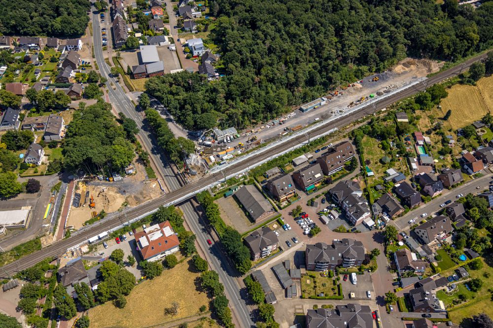 Aerial image Voerde (Niederrhein) - Construction work on new platforms at the train station in the district of Moellen in Voerde (Lower Rhine) in the Ruhr area in the state North Rhine-Westphalia, Germany