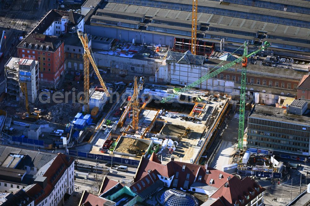 München from the bird's eye view: Construction work for the reconstruction of the station building of Central Stationes on place Bahnhofplatz in the district Ludwigsvorstadt-Isarvorstadt in Munich in the state Bavaria, Germany