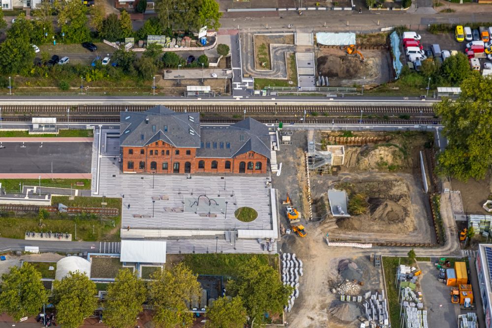 Aerial photograph Dorsten - Construction work for the reconstruction of the station building of Bahnhof in Dorsten in the state North Rhine-Westphalia, Germany