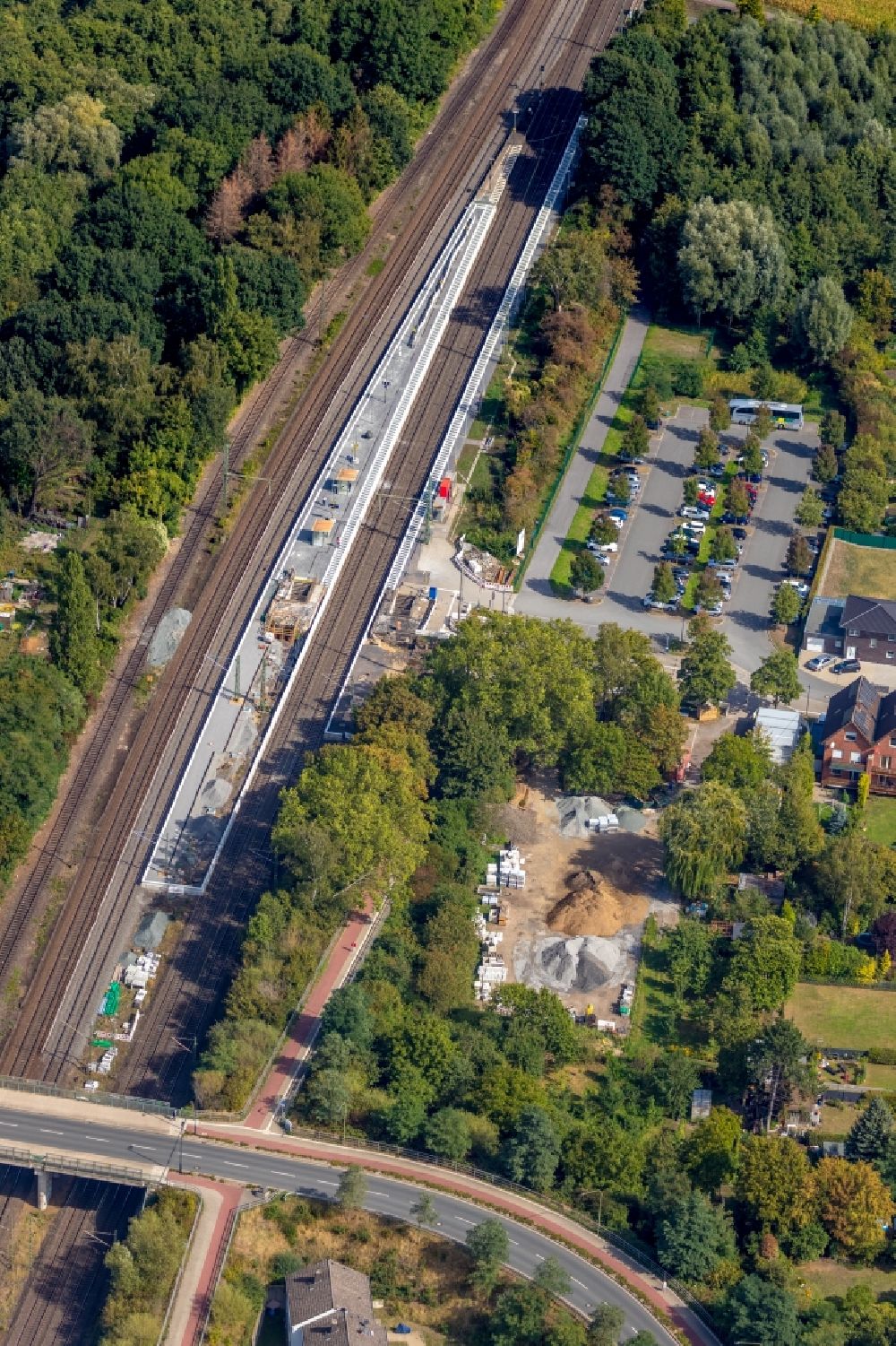 Hamm from the bird's eye view: Construction work for the reconstruction of the station building of Heessener Bahnhof for the planned Regional-Ruhr-Express in Hamm in the state North Rhine-Westphalia, Germany