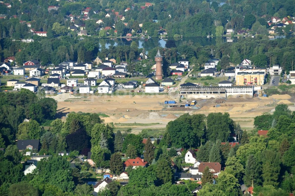 Königs Wusterhausen from the bird's eye view: Construction site of the future residential area Koenigsufer on the banks of Zernsee on Wustroweg destrict Zernsdorf in Koenigs Wusterhausen in Brandenburg