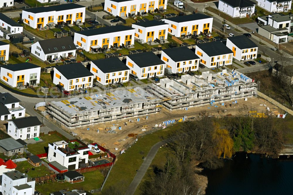 Zernsdorf from above - Construction site of the future residential area Koenigsufer on the banks of Zernsee in Brandenburg