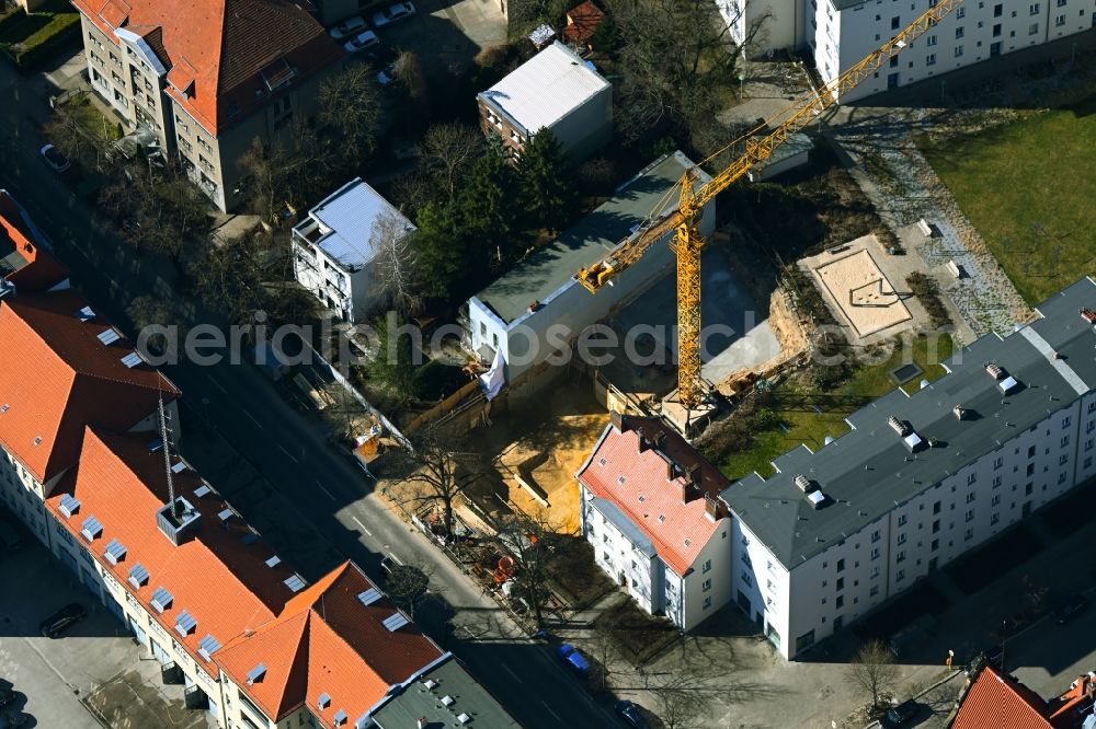 Berlin from above - Construction site BAUGEMEINSCHAFT PARK 73 for the construction of gaps along the multi-family house residential housing estate on Parkstrasse in the district Weissensee in Berlin, Germany