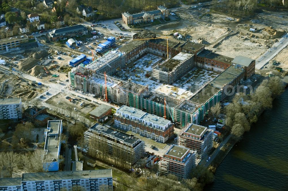 Berlin from the bird's eye view: Reconstruction and expansion - construction site of the buildings and halls of the old REWATEX laundry in the district of Spindlersfeld in Berlin, Germany. The Kanton Property development company mbH is building new apartments on the site with the Wasserstadt Spindlersfeld on the listed area