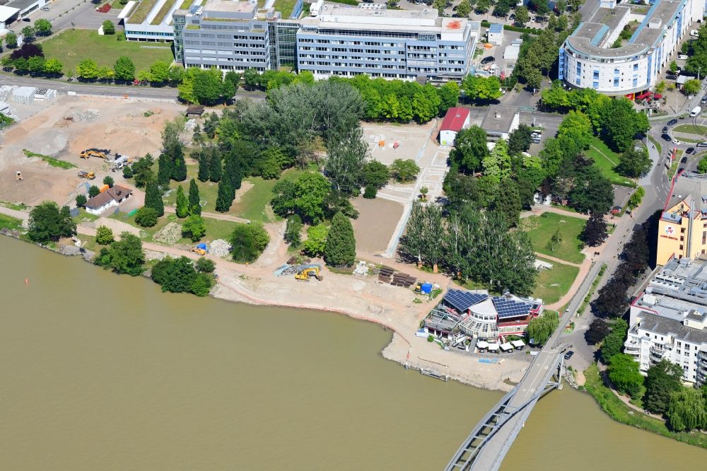Weil am Rhein from the bird's eye view: The park Rheinpark ( Rhine park ) in Weil am Rhein in the state Baden-Wuerttemberg, Germany, is renewed and gets a modern water front