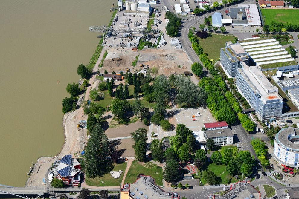 Aerial photograph Weil am Rhein - The park Rheinpark ( Rhine park ) in Weil am Rhein in the state Baden-Wuerttemberg, Germany, is renewed and gets a modern water front