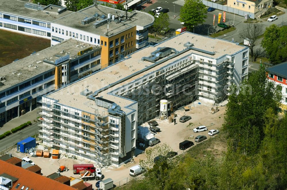 Aerial photograph Bernau - Construction site from the construction of a senior and age-appropriate residential complex An of Traenke - An of Viehtrift in Bernau in the state Brandenburg, Germany