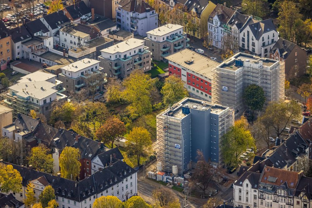 Herne from above - Construction site from the construction of a senior and age-appropriate residential complex of Wohnpark Hermann Loens between Schulstrasse and Hermann-Loens-Strasse in Herne at Ruhrgebiet in the state North Rhine-Westphalia, Germany