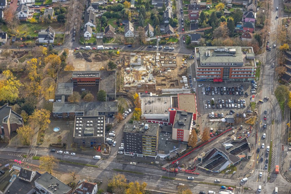 Aerial photograph Duisburg - Construction site from the construction of a senior and age-appropriate residential complex on street Sittardsberger Allee - Swakopmunder Strasse in the district Huckingen in Duisburg at Ruhrgebiet in the state North Rhine-Westphalia, Germany