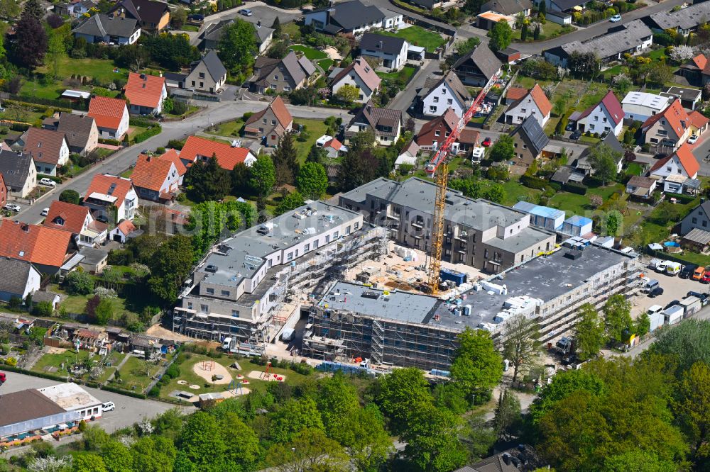 Wolfsburg from above - Construction site from the construction of a senior and age-appropriate residential complex SCHOeNES LEBEN on Sandkruggaerten on street Sandkrugstrasse in the district Reislingen in Wolfsburg in the state Lower Saxony, Germany