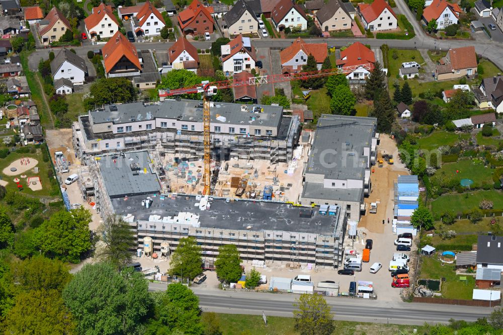Aerial image Wolfsburg - Construction site from the construction of a senior and age-appropriate residential complex SCHOeNES LEBEN on Sandkruggaerten on street Sandkrugstrasse in the district Reislingen in Wolfsburg in the state Lower Saxony, Germany