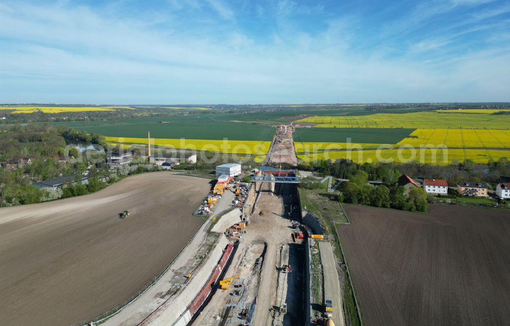 Aerial photograph Salzmünde - Construction site routing and lanes in the course of the bridge construction of the motorway crossing BAB A143 about the Saale on street Lettiner Strasse in Salzmuende Salzatal in the state Saxony-Anhalt, Germany