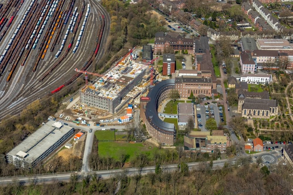 Duisburg from the bird's eye view: Construction site for a new extension to the hospital grounds Helios St. Johonnes Klinik Duisburg An of Abtei in Duisburg in the state North Rhine-Westphalia, Germany