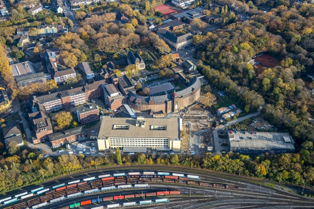 Aerial photograph Duisburg - Construction site for a new extension to the hospital grounds Helios St. Johannes Klinik Duisburg An of Abtei in Duisburg in the state North Rhine-Westphalia, Germany