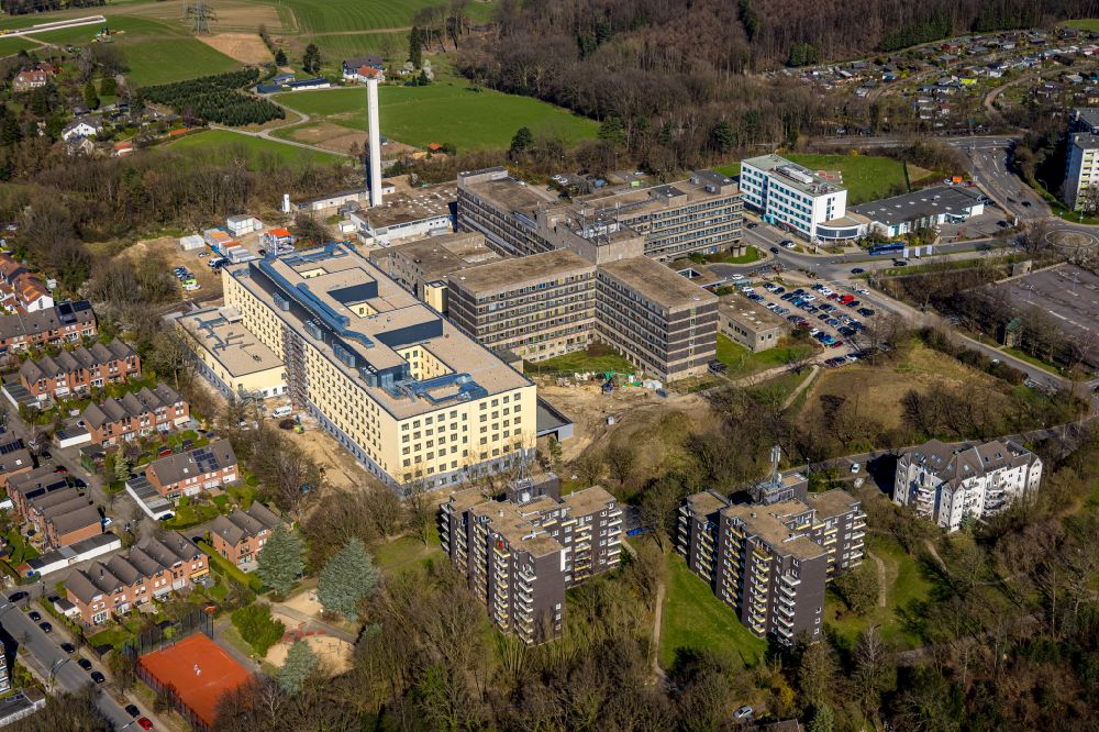 Aerial image Velbert - Construction site for a new extension to the hospital grounds Helios Klinikum Niederberg on Robert-Koch-Strasse in Velbert in the state North Rhine-Westphalia, Germany