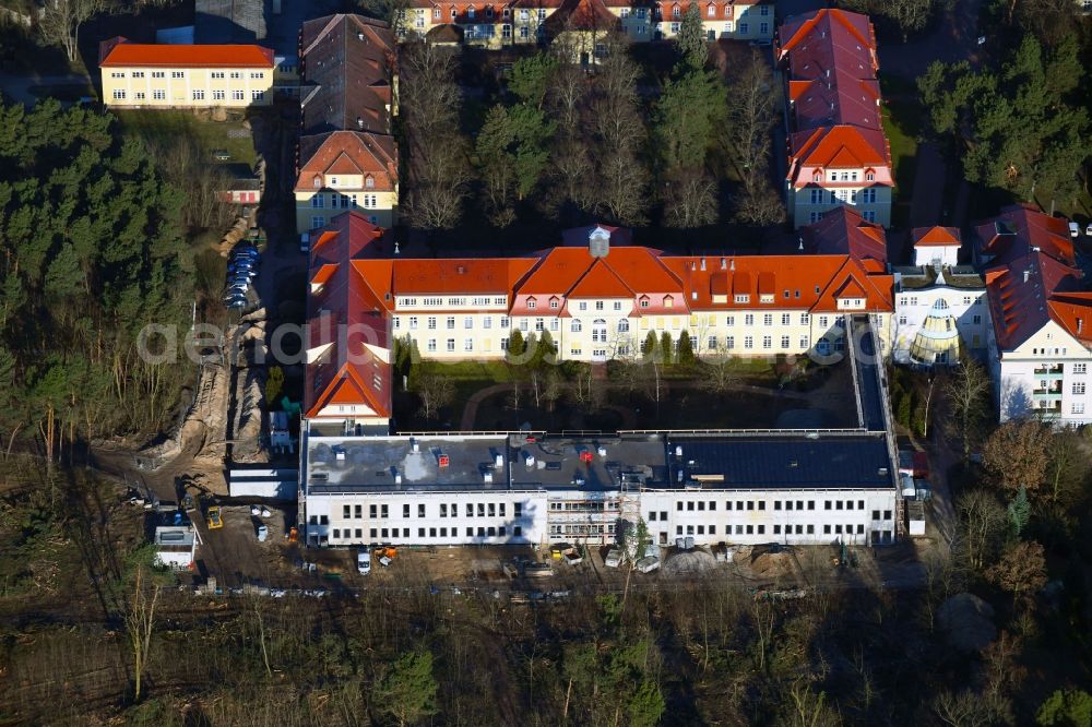 Treuenbrietzen from above - Construction site for a new extension to the hospital grounds Johanniter-Krankenhaus Treuenbrietzen in of Johanniterstrasse in Treuenbrietzen in the state Brandenburg, Germany