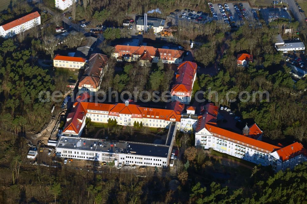 Aerial image Treuenbrietzen - Construction site for a new extension to the hospital grounds Johanniter-Krankenhaus Treuenbrietzen in of Johanniterstrasse in Treuenbrietzen in the state Brandenburg, Germany