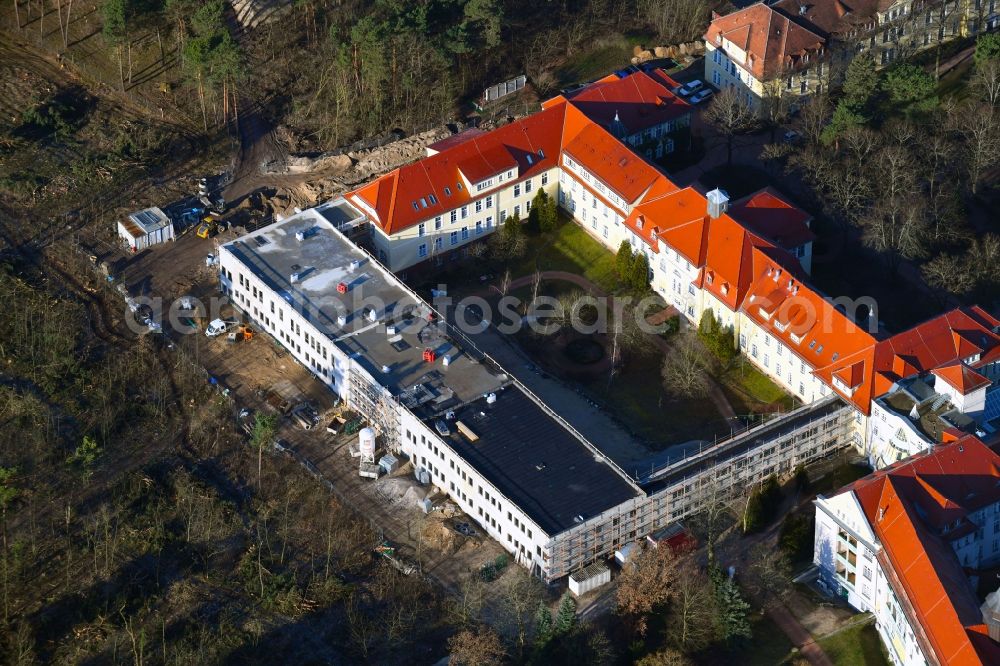 Aerial photograph Treuenbrietzen - Construction site for a new extension to the hospital grounds Johanniter-Krankenhaus Treuenbrietzen in of Johanniterstrasse in Treuenbrietzen in the state Brandenburg, Germany