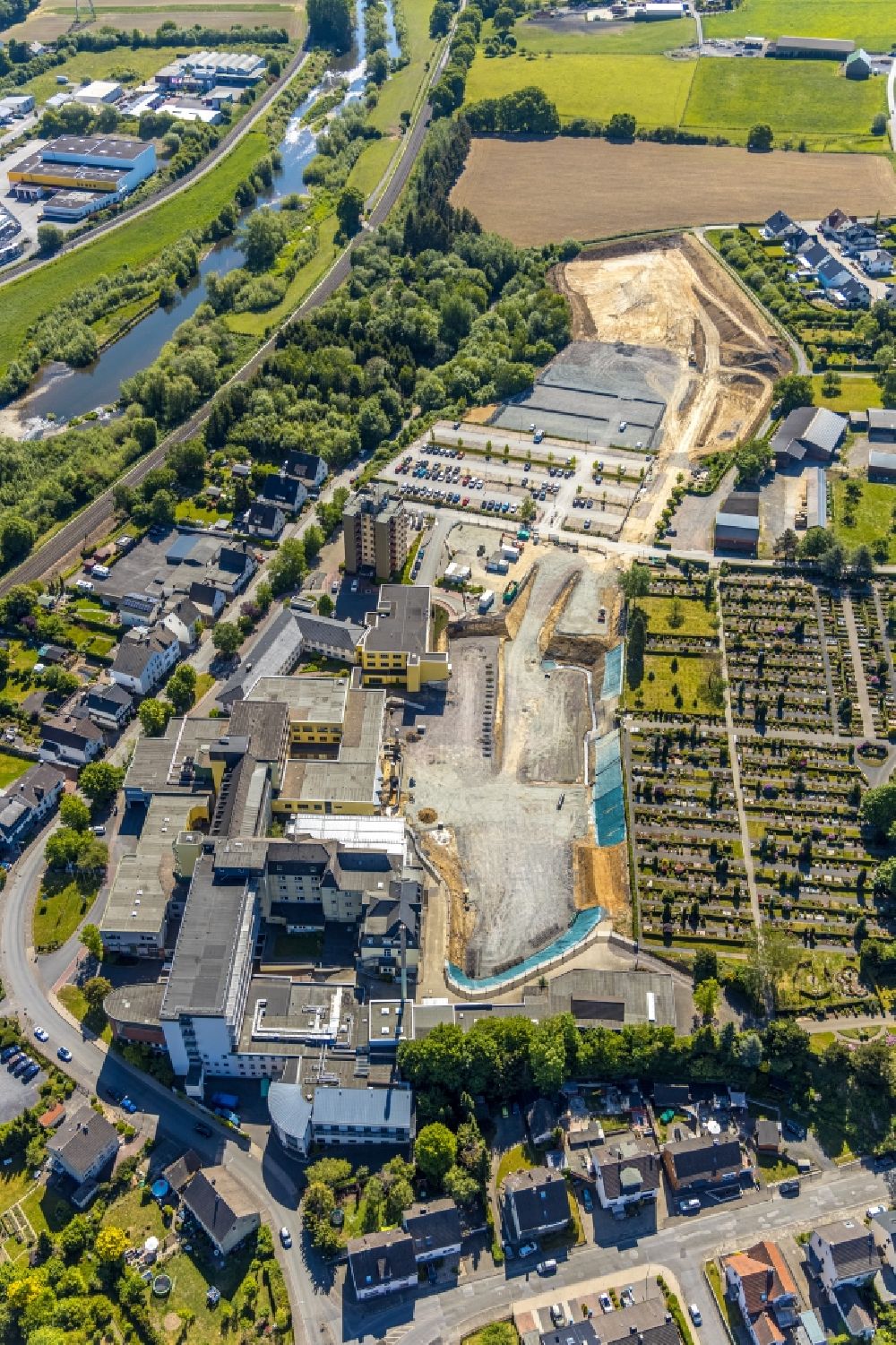 Arnsberg from the bird's eye view: Construction site for a new extension to the hospital grounds Klinikum Hochsauerland in Arnsberg in the state North Rhine-Westphalia, Germany
