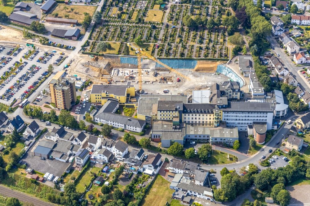 Aerial photograph Arnsberg - Construction site for a new extension to the hospital grounds Klinikum Hochsauerland in Arnsberg in the state North Rhine-Westphalia, Germany