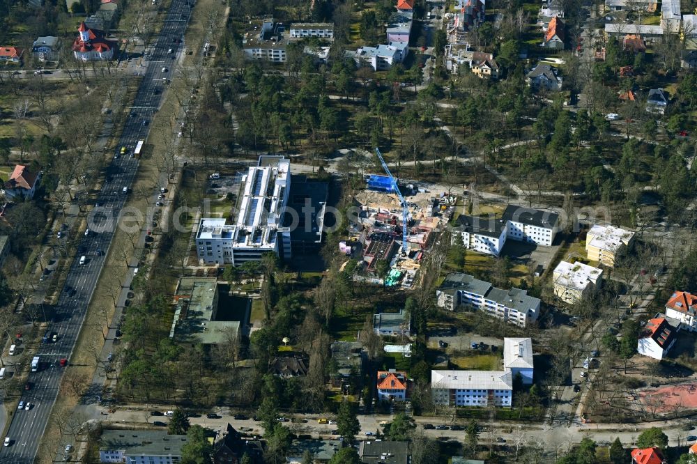 Berlin from the bird's eye view: Construction site for a new extension of a day clinic on the clinic grounds of the Malteser-Krankenhaus hospital in the district Charlottenburg Westend in Berlin, Germany
