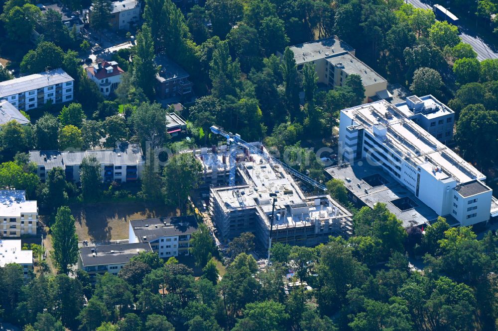 Aerial image Berlin - Construction site for a new extension of a day clinic on the clinic grounds of the Malteser-Krankenhaus hospital in the district Charlottenburg Westend in Berlin, Germany