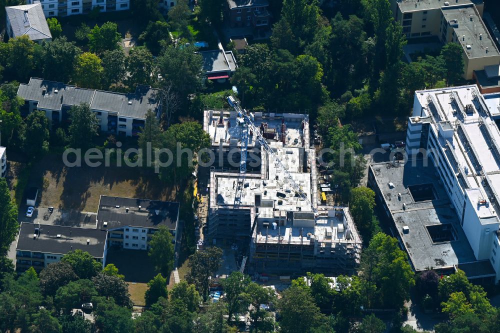 Aerial photograph Berlin - Construction site for a new extension of a day clinic on the clinic grounds of the Malteser-Krankenhaus hospital in the district Charlottenburg Westend in Berlin, Germany