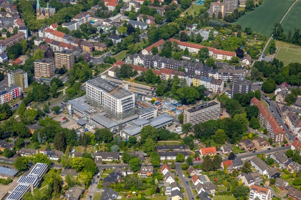 Herne from the bird's eye view: Construction site for a new extension to the hospital grounds Marienhospital Herne - Klinik Mitte Medizinische Klinik III - Haematologie / Onkologie on Hoelkeskonpring in Herne in the state North Rhine-Westphalia
