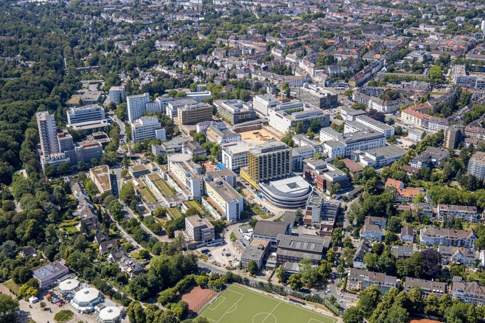 Aerial photograph Essen - Construction site for a new extension to the hospital grounds Universitaetsklinikum Essen in Essen in the state North Rhine-Westphalia, Germany