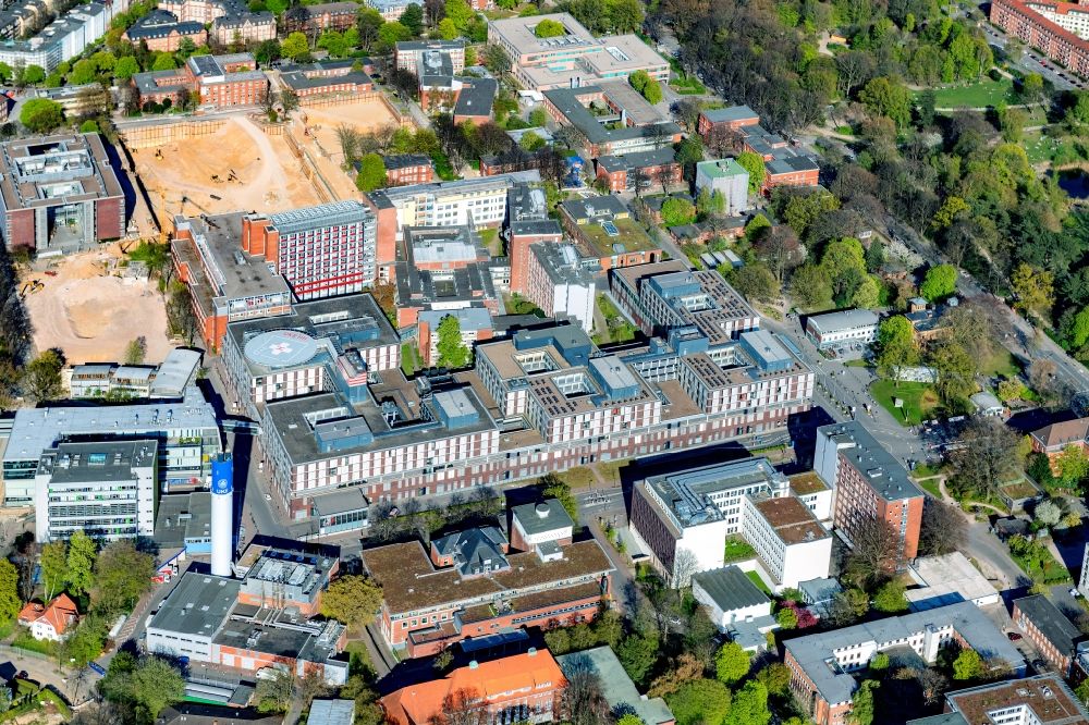 Aerial image Hamburg - Construction site for a new extension to the hospital grounds Universitaetsklinikum Hamburg-Eppendorf on Martinistrasse in the district Eppendorf in Hamburg, Germany
