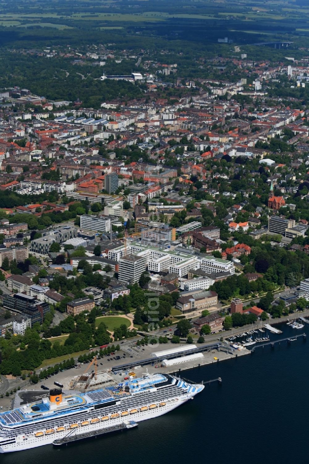 Aerial photograph Kiel - Construction site for a new extension to the hospital grounds Universitaetsklinikum Schleswig-Holstein in Kiel in the state Schleswig-Holstein, Germany