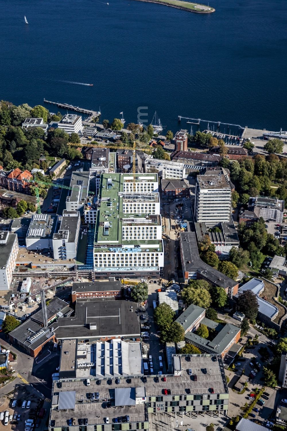 Aerial image Kiel - Construction site for a new extension to the hospital grounds Universitaetsklinikum Schleswig-Holstein in the district Ravensberg in Kiel in the state Schleswig-Holstein, Germany
