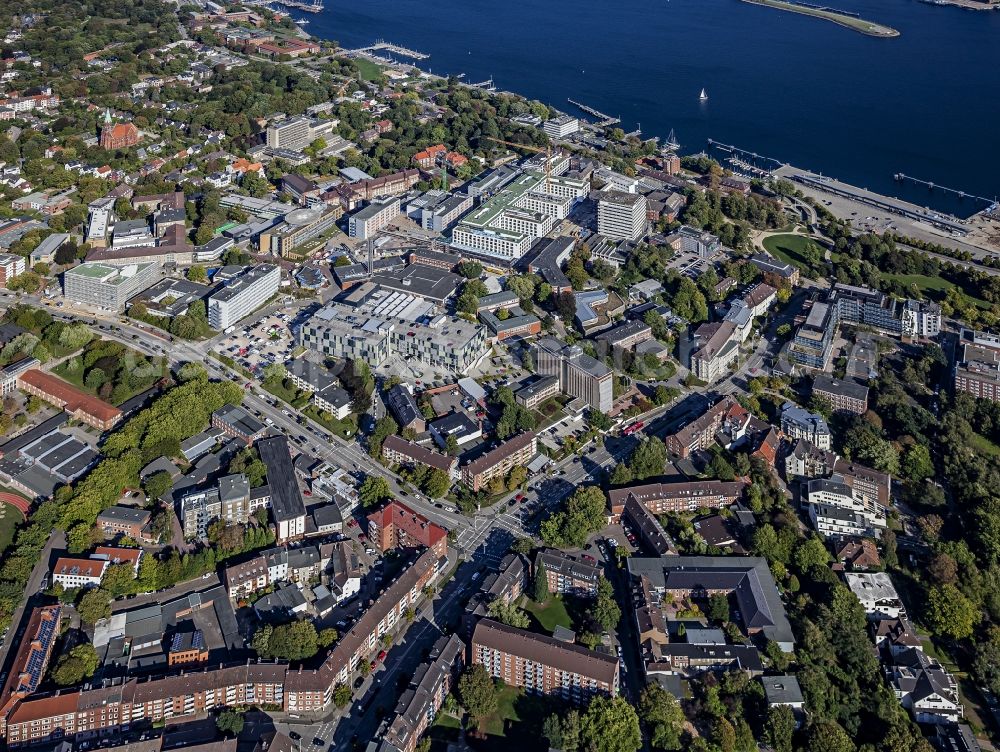 Aerial photograph Kiel - Construction site for a new extension to the hospital grounds Universitaetsklinikum Schleswig-Holstein in the district Ravensberg in Kiel in the state Schleswig-Holstein, Germany
