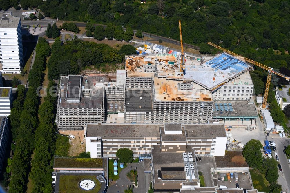 Karlsruhe from the bird's eye view: Construction site for a new extension to the hospital grounds St. Vincentius-Kliniken gAG on Steinhaeuserstrasse in the district Suedweststadt in Karlsruhe in the state Baden-Wurttemberg, Germany
