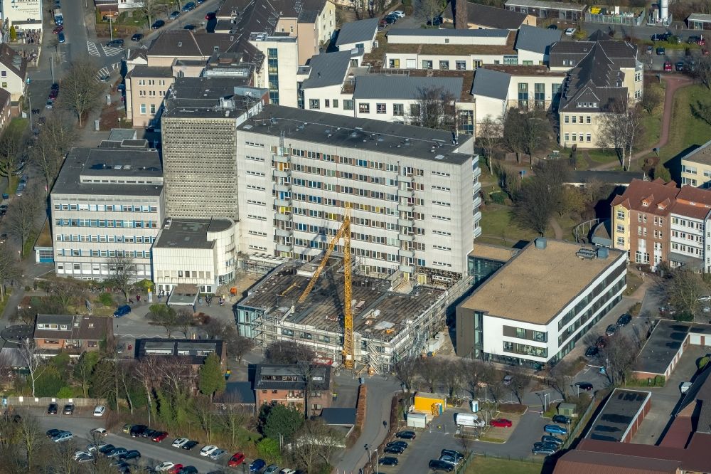 Aerial photograph Dinslaken - Construction site for a new extension to the hospital grounds St. Vinzenz-Hospital on Doktor-Otto-Seidel-Strasse in Dinslaken in the state North Rhine-Westphalia, Germany