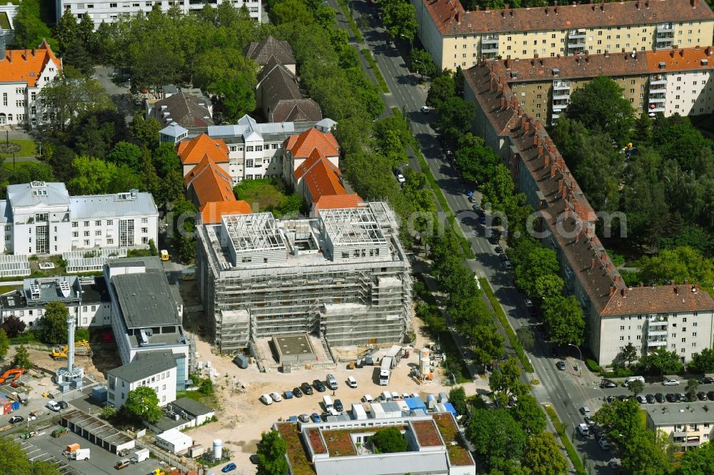 Berlin from the bird's eye view: Construction site for a new extension to the hospital grounds Vivantes Auguste-Viktoria-Klinikum in the district Schoeneberg in Berlin, Germany
